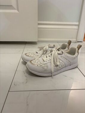 Guess White Fashion Sneakers - Logo Pattern